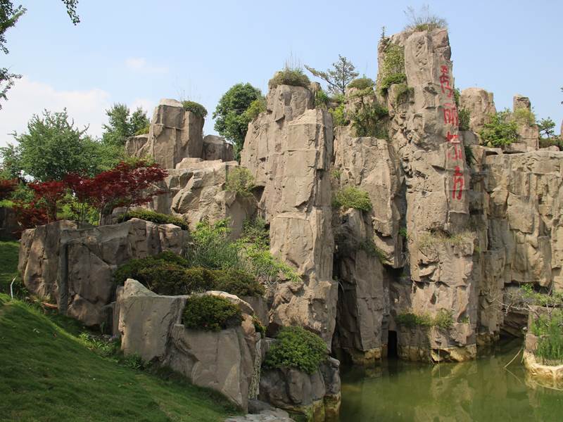 秀麗東方大型塑石假山制作案例 秀麗東方大型塑石假山制作案例