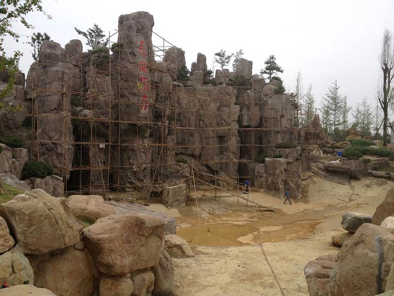 秀麗東方大型塑石假山制作案例 秀麗東方大型塑石假山制作案例